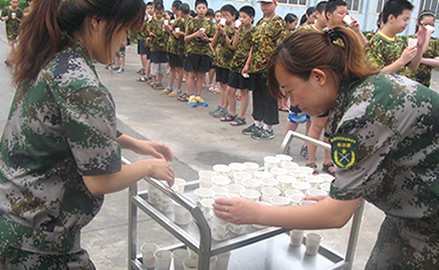 2013年鱼跃暑假军事夏令营师资及工作人员配置