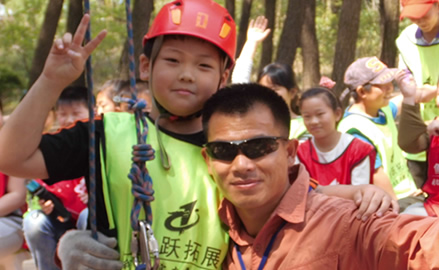 素质拓展训练夏令营 独立面对困难与挑战