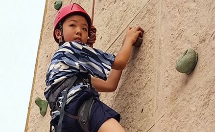 鱼跃素质拓展童军夏令营—攀岩