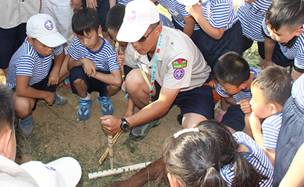 中国童子军峄城夏令营—钻木取火