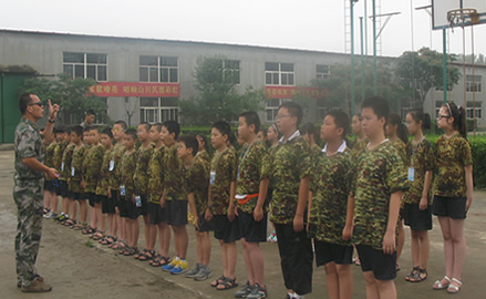 暑期夏令营如何防暑温策略