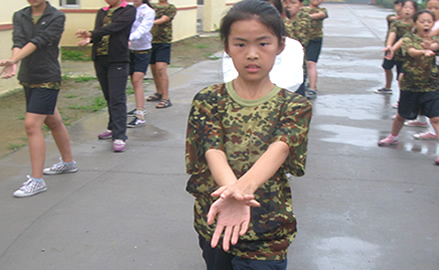 鱼跃军事夏令营活动之军体拳