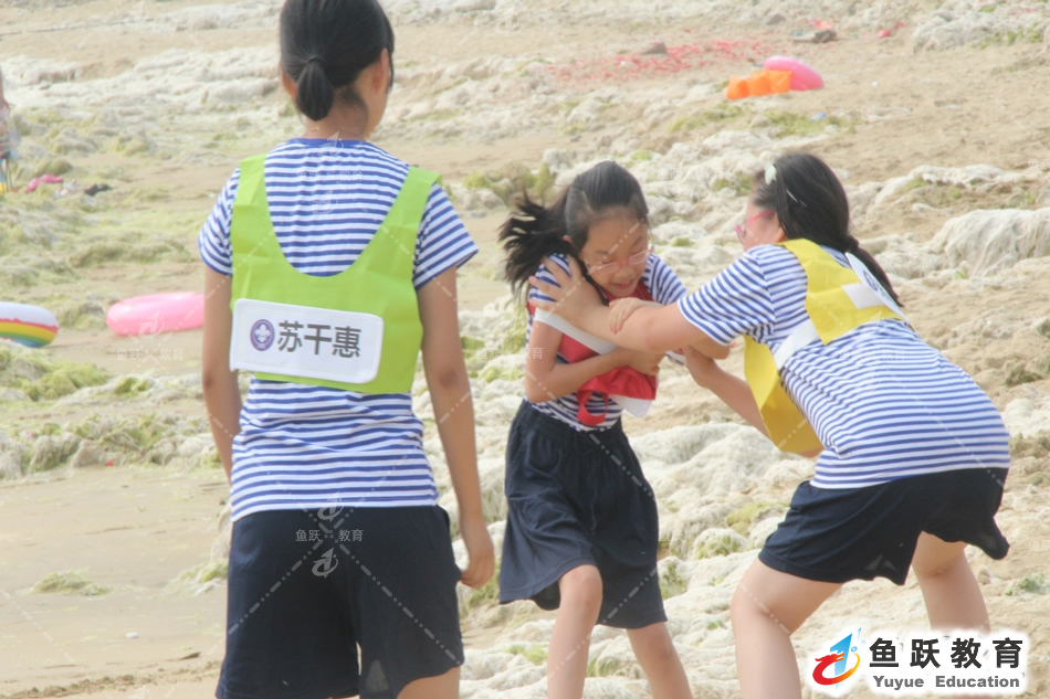 中国童子军青岛夏令营—沙滩撕名牌